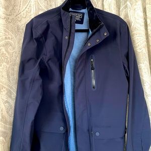 Vineyard vines performance rain coat